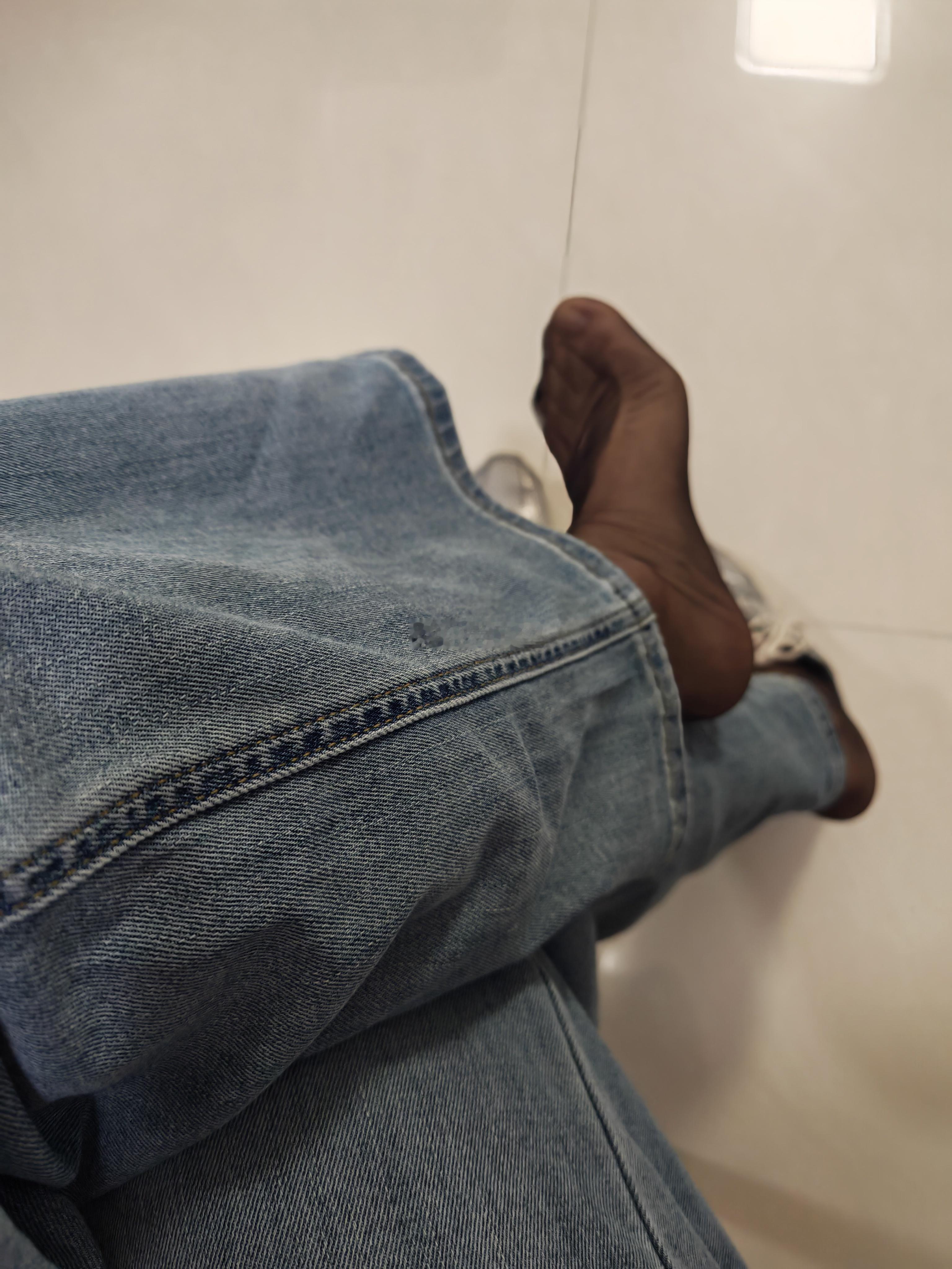 随手拍今日穿搭(ootd)换上运动鞋，老阿姨要开始在体育馆慢跑了