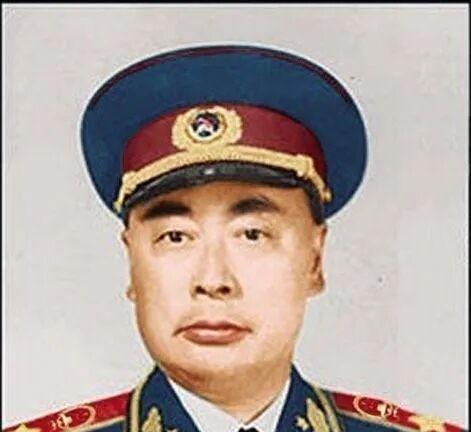 陈毅是个特殊人物。不然他也当不了华野司令员兼政委，当不了上海市长，当不了外交部