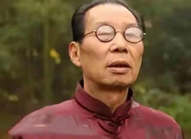 湖南湘潭茶恩寺镇，住着位