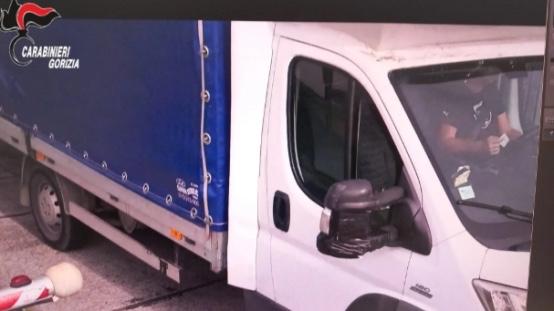 意大利捣毁一个协助中国人偷渡的华人团伙，为首的是一名40多岁的华人女子梅拉。