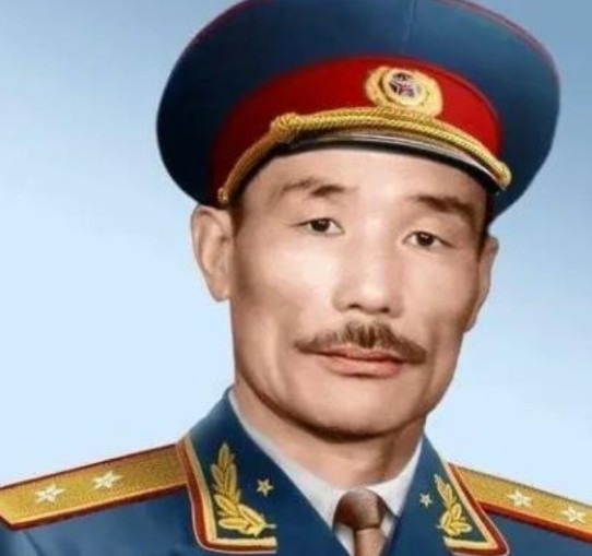 1978年，开国中将孙毅外出理发，剪完之后还觉得长，于是让理发小伙再修一修。谁料