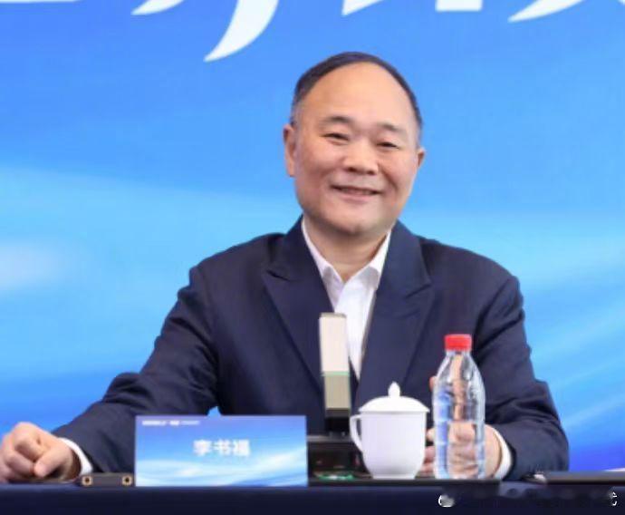 荣耀高管称张雪是年轻版的李书福刷到关海涛老师这条分享，真的被狠狠戳中从修车学徒到