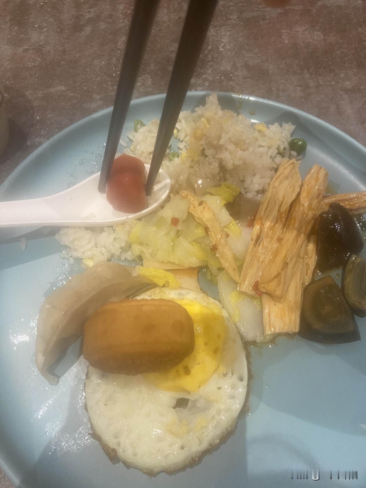 之前为减肚子愁坏了，跑步、节食全试遍，腰上的肉还是松垮垮。后来听家里老人说“吃饭