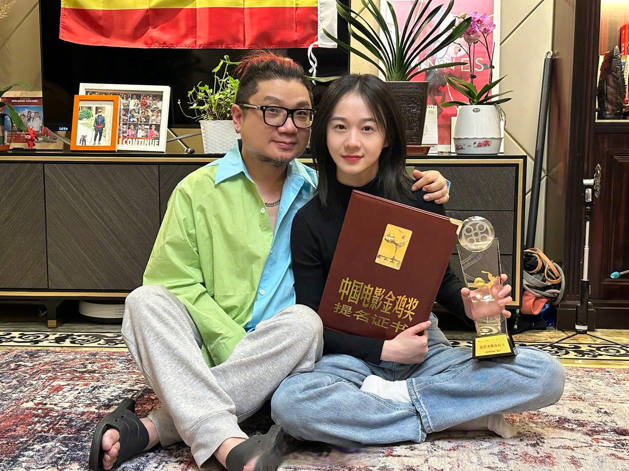 近几日,关于阚昕和宋伊人长得像的话题层出不穷。两人都和程青松关系密切。宋伊人1