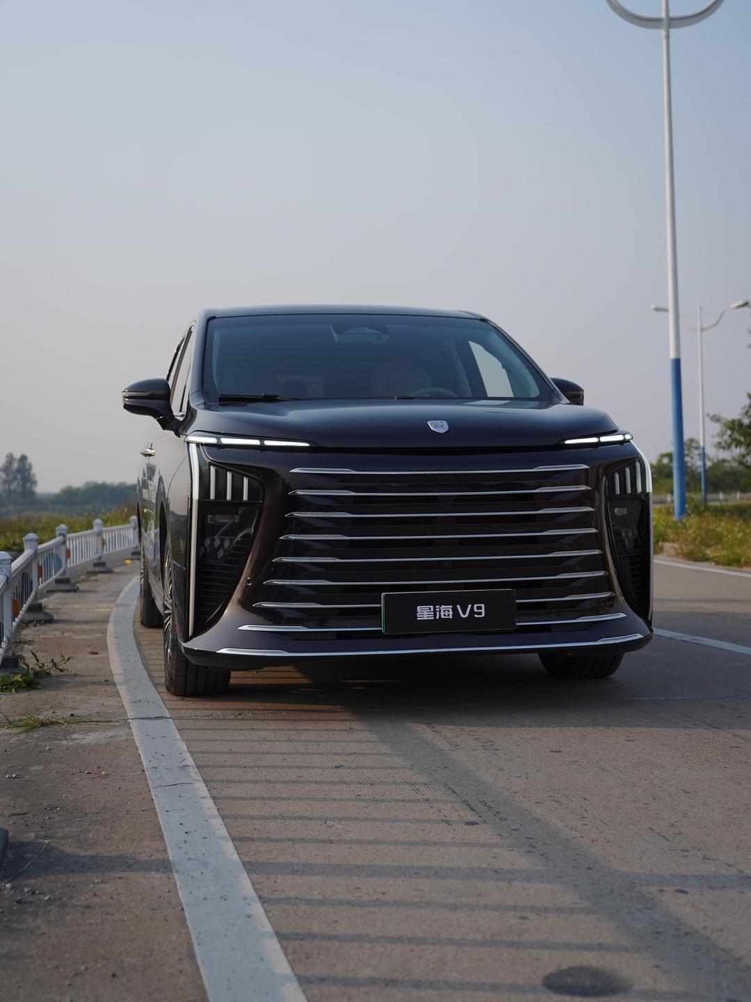 国产亲民MPV排行：1. 五菱佳辰：6.88万-11.58万2. 上汽