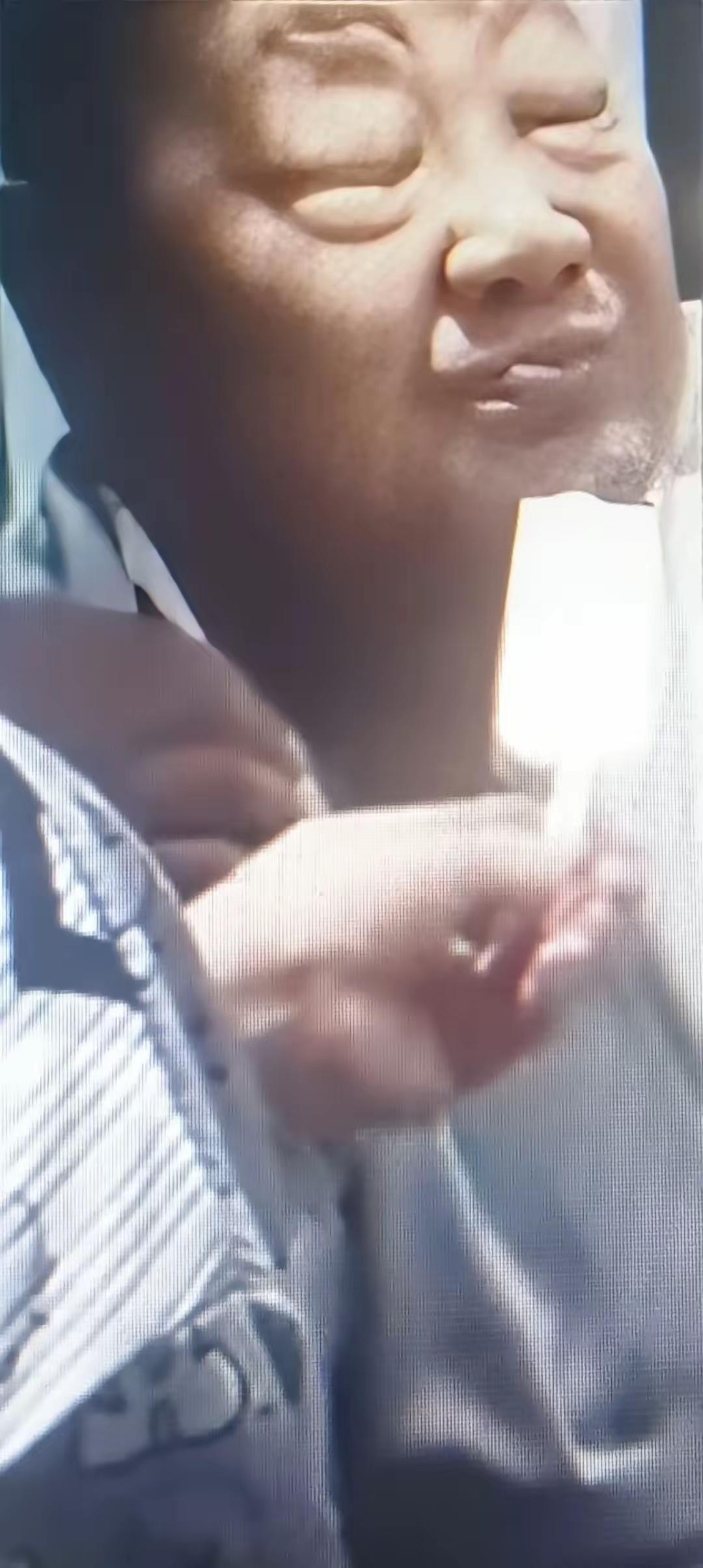 泪酸，父亲半夜快不行了，给家人提出个要求说：心里热，想吃个冰棍，家人问吃奶油的行