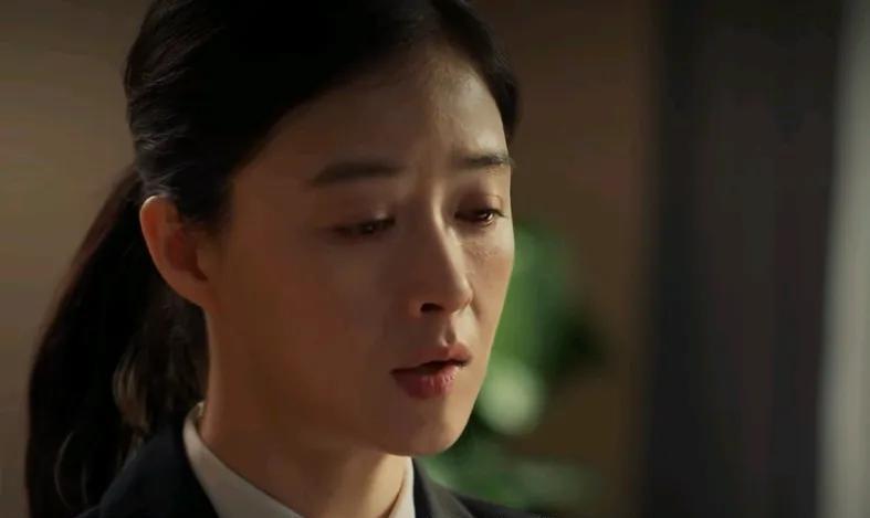 《以法之名》第15集预告，郑雅萍和洪亮给张检打电话汇报工作，他们说东平的几个案子