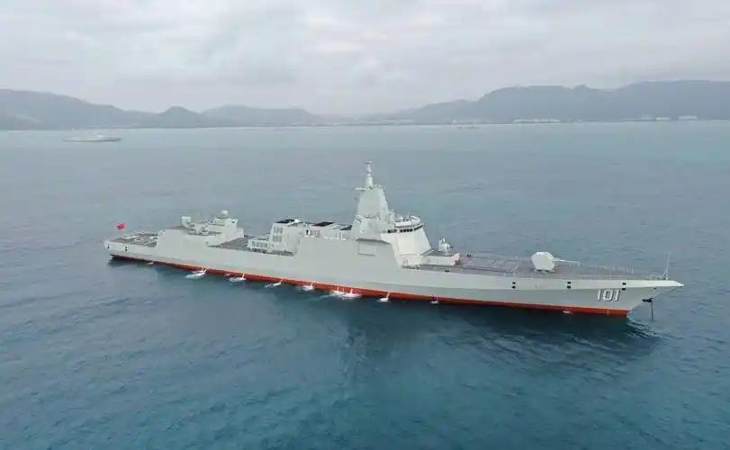 10月7日，海上对峙内情逐步浮出水面，就是055驱逐舰拉爆了美军驱逐舰