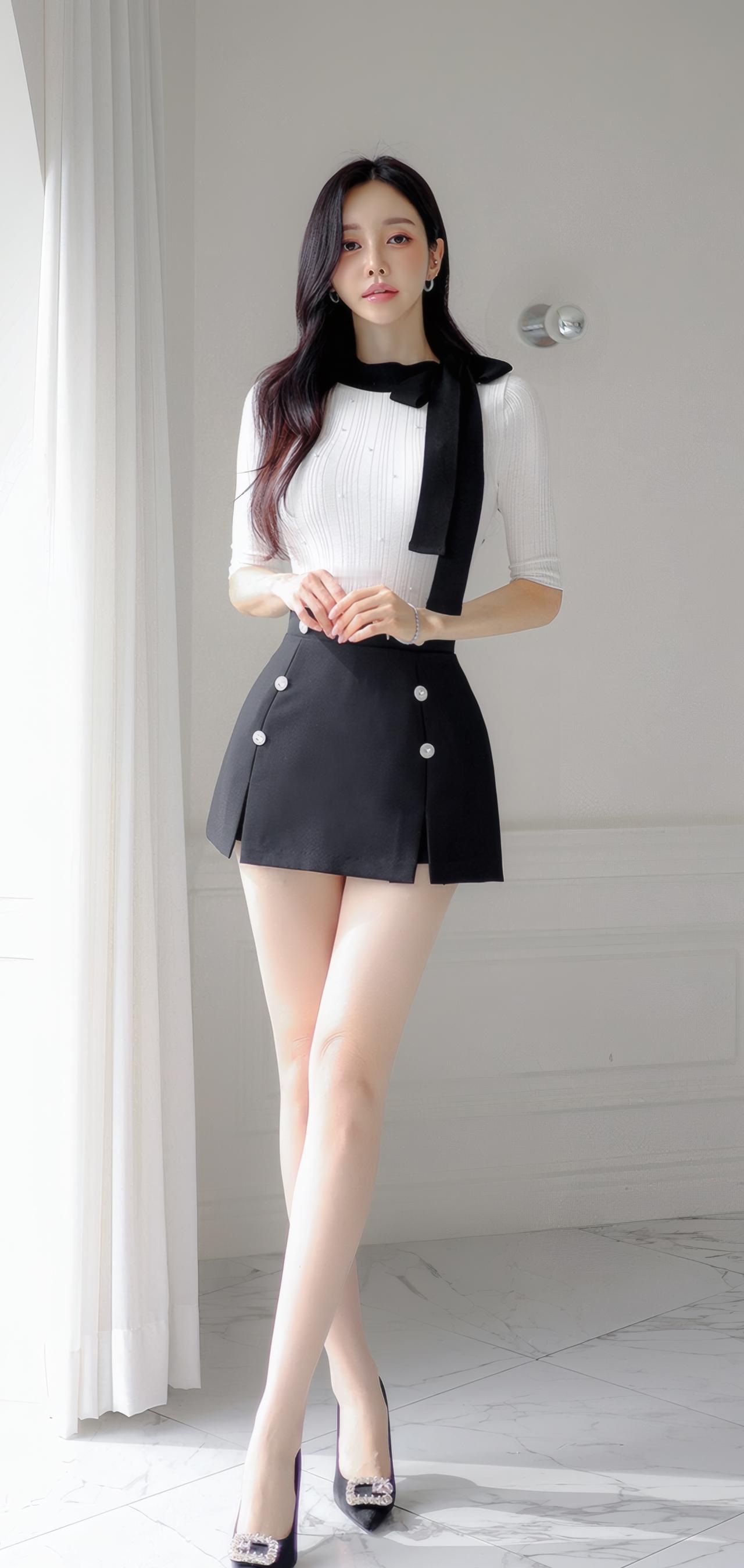 优雅黑白配，简约时尚穿搭