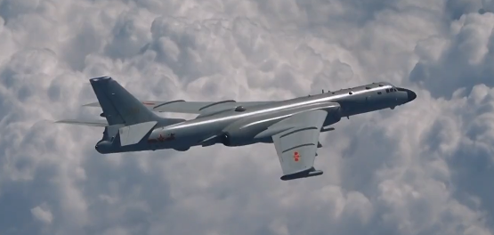 轰-6K战略威慑黄岩岛 专家揭秘'空中战神'硬核实力