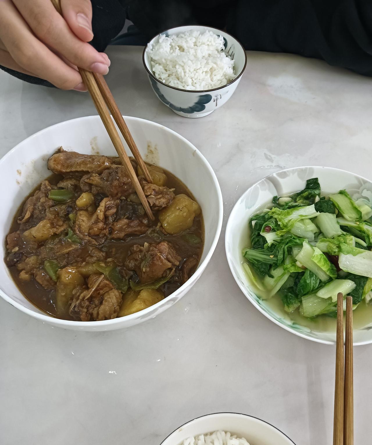 真是馋坏我儿子了，鸡肉还没炒好，他一遍遍的往厨房里跑“妈妈，炒好了吗？可以吃了吗