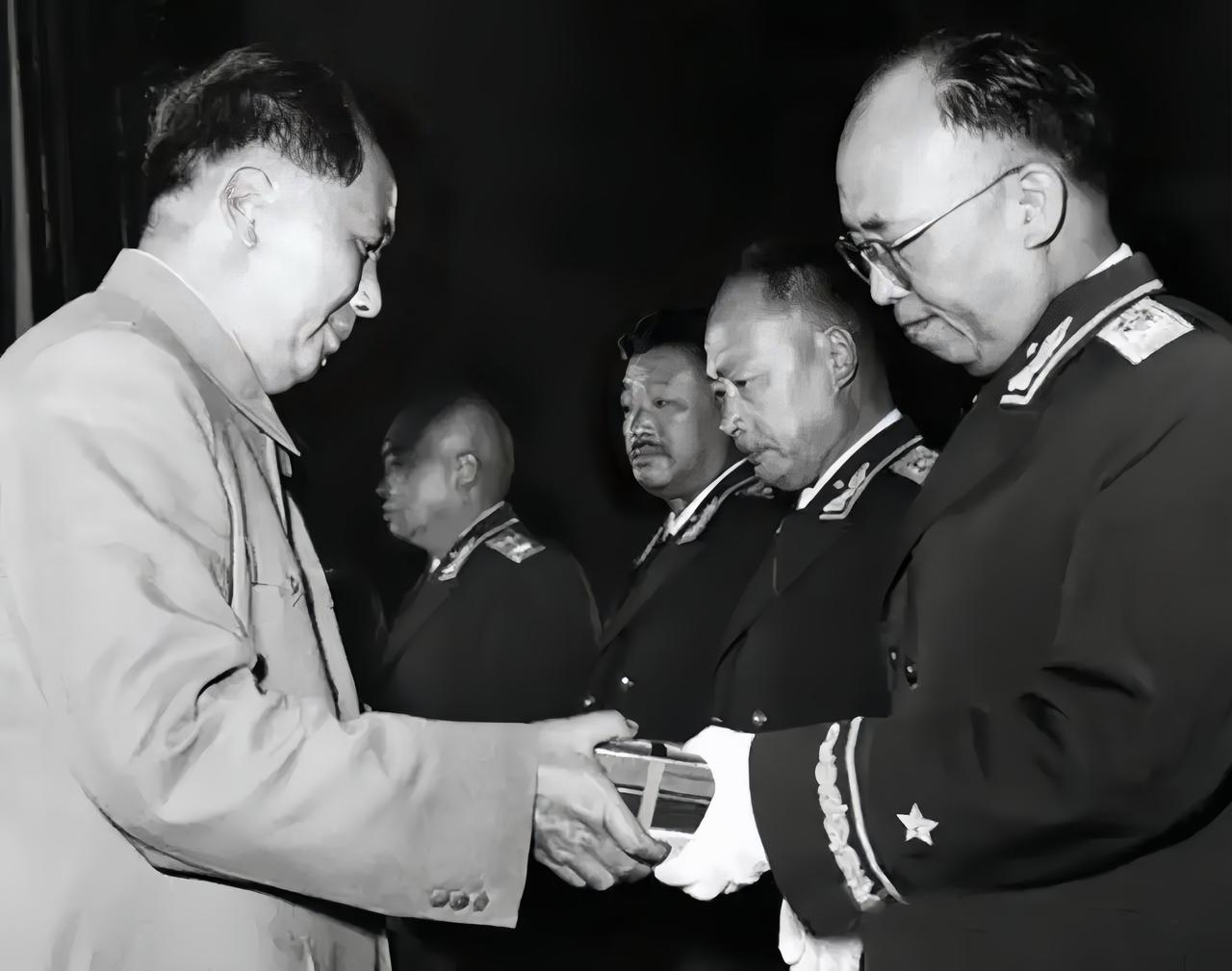 罗荣桓的早逝对毛泽东是巨大打击，他为何如此重要？答案与他身上的特性有关。罗荣