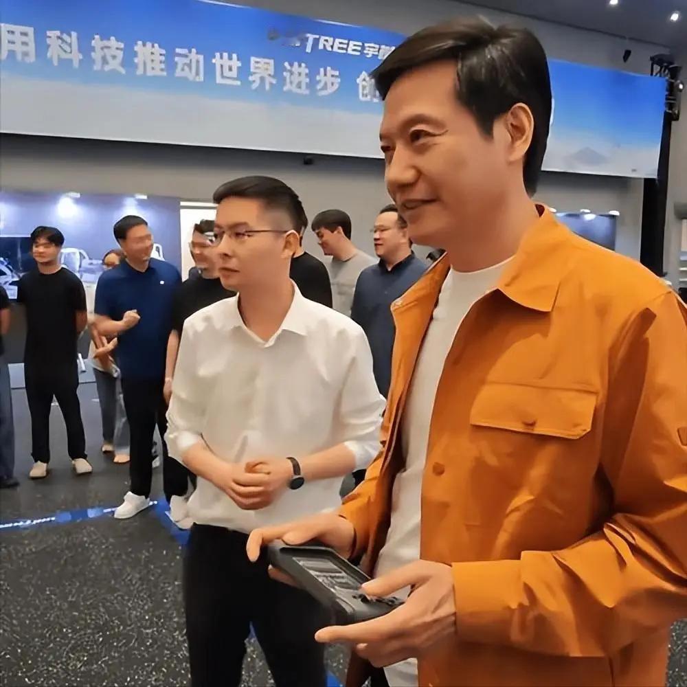 9月14日雷军到访宇树科技，王兴兴亲自陪同讲解，这场面背后是长达五年的投资缘分，
