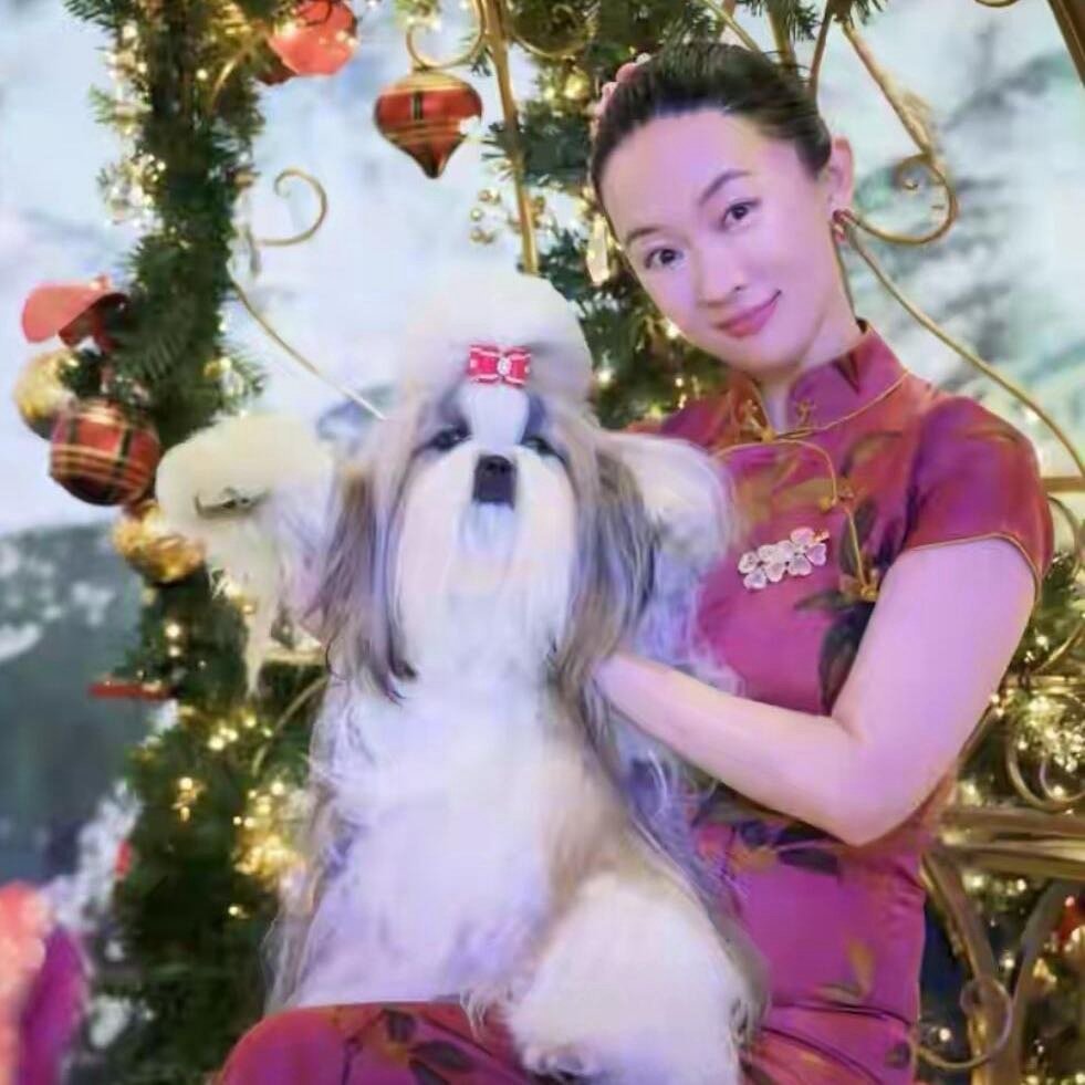 在狗身上看到了主人的身影好多主人和自家狗狗撞脸的例子，属实十分奇妙。不光是面容相
