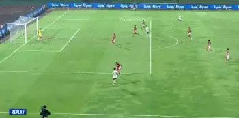 邝兆镭踩单车过人！来看第二个进球！来自邝兆镭左路精彩突破，横传门前，对方后卫解围