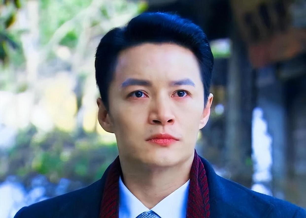 过气艺人有多不容易，曾饰演李世民和《欢天喜地七仙女》的董永的男演员郑国霖顶着酷暑