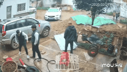 湖南永州一村民举报大年初八被邻居4人持铁棍追打，网友都说该打，可把村民郁闷坏了。