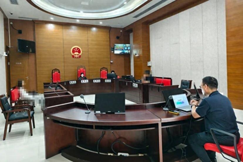 广州，一对夫妻协议离婚，年仅一岁多的儿子交给男方抚养，女方每两周可以探望一次孩子