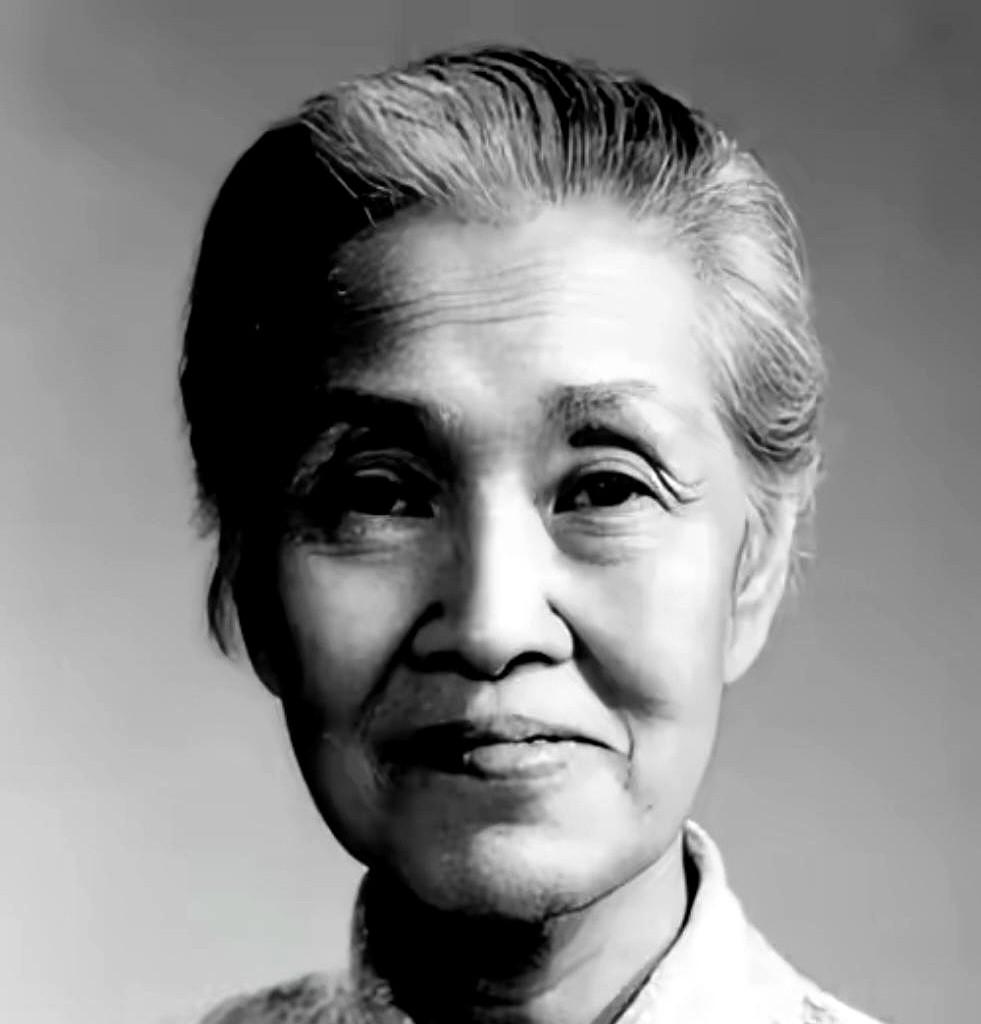 1964年，一名身患重症的孕妇正要进行手术，林巧稚拦下做手术的医生。所有专家会
