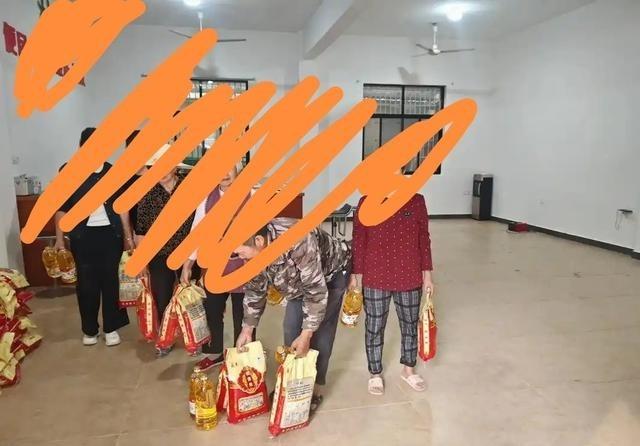 为什么美国那套“颜色革命”到了中国就不灵？原因并不复杂，就是太抠门！可真正让这套