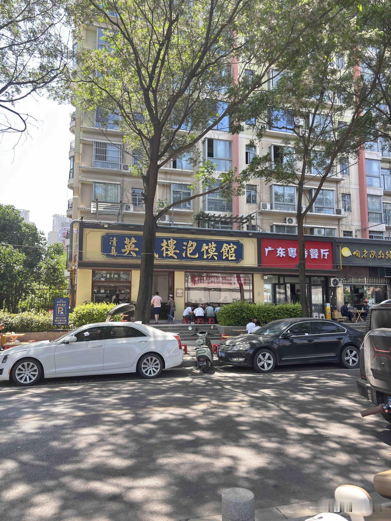 最近网上关于西安泡馍的话题挺多的，有人说价格太贵，所以走不出陕西？还是那句话