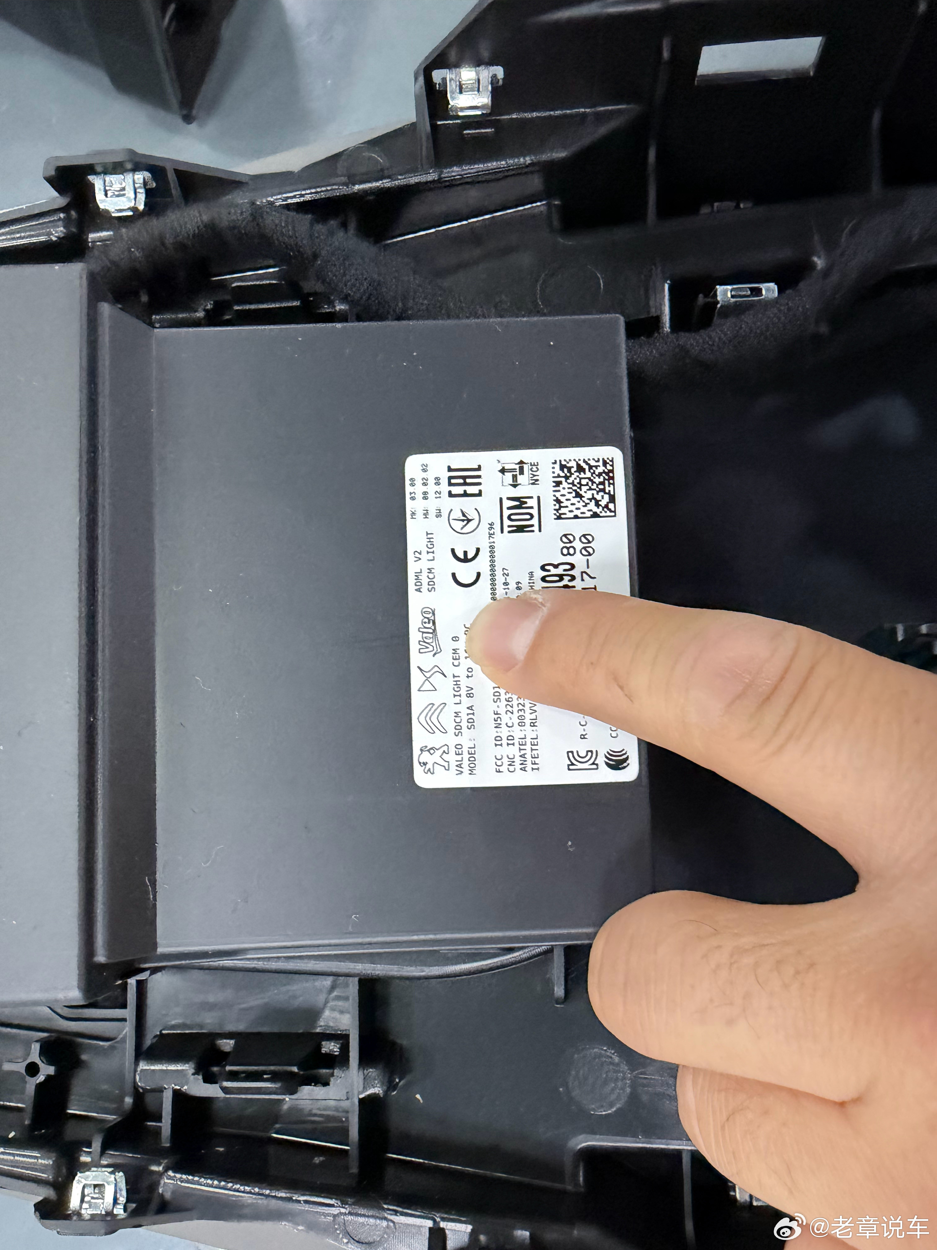 凡尔赛C5X真的是一身名牌，整车你随便看，只要是控制器等相关。传感器全部都是国