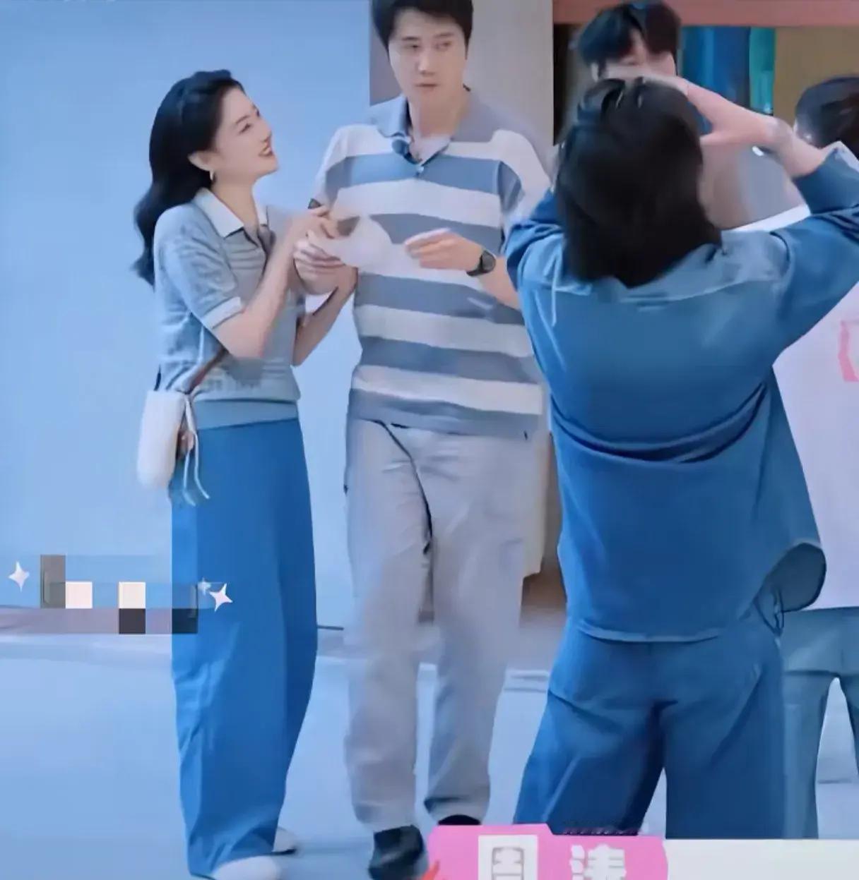 周涛原来也不只有端庄的一面，她还是个会撒娇的小女人，虽然已经年过半百，但在彭冠英