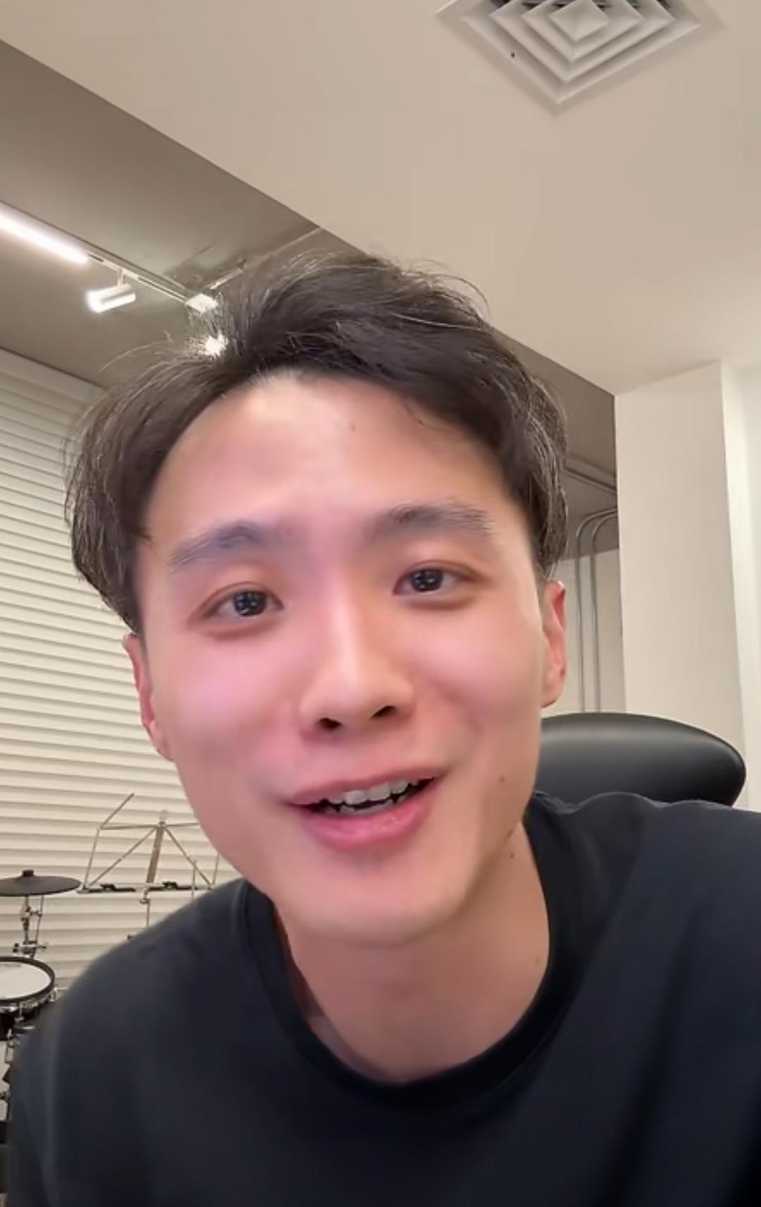 今晚东方甄选离职主播天权也直播了，他直播人气和前天主播明明直播人气差不多，同时在