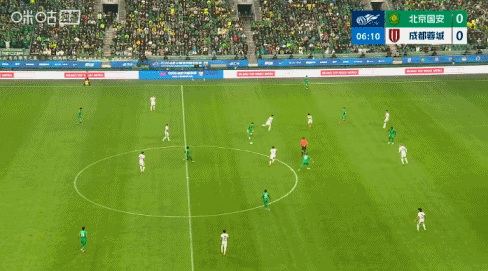 本轮中超，北京国安的右路走廊再次成为了全场的焦点，而焦点的中心正是37岁的老将王