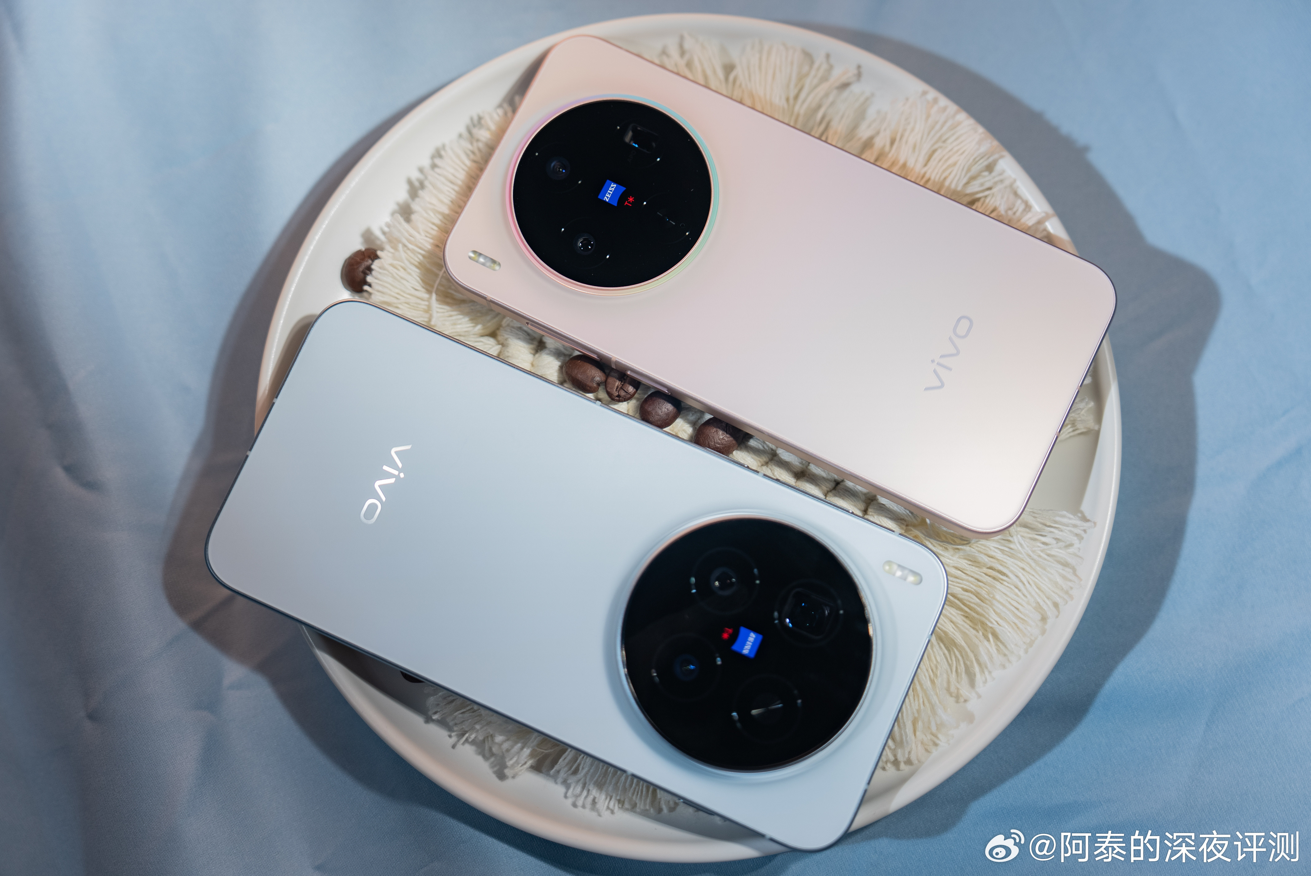 vivo这次把专业长焦体验拉到全系，X300系列全系适配蔡司2.35x增距镜，标