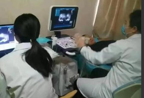 河北，一女子做妇科体检，可医生刚检查完隐私部位，并未让她穿裤子，而是让实习生再重