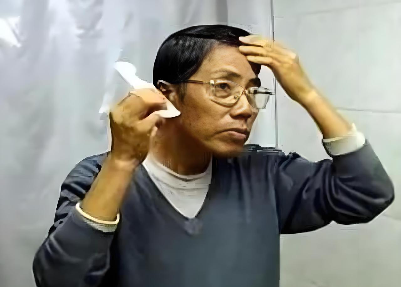 2000年，哈尔滨一位20岁小伙子因车祸离世，他的心脏被移植给了一位57岁大叔杨