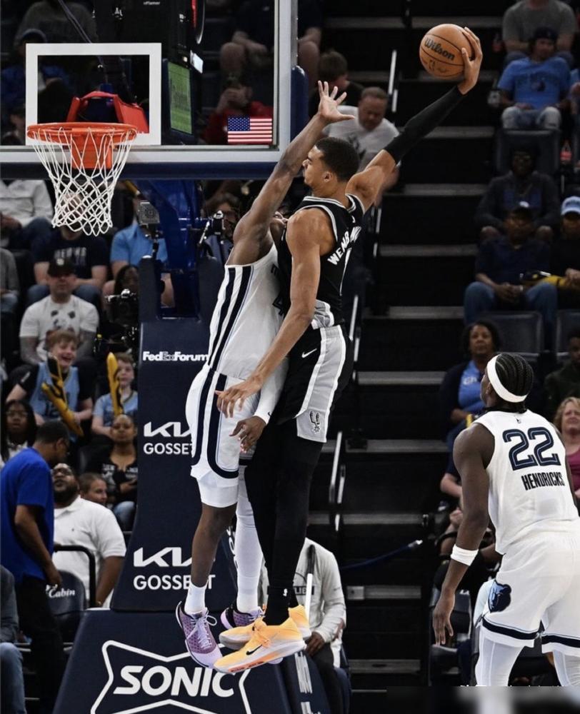 这赛季的马刺，完全不讲理。上一次进季后赛还是2019年，今年直接冲到西部前二