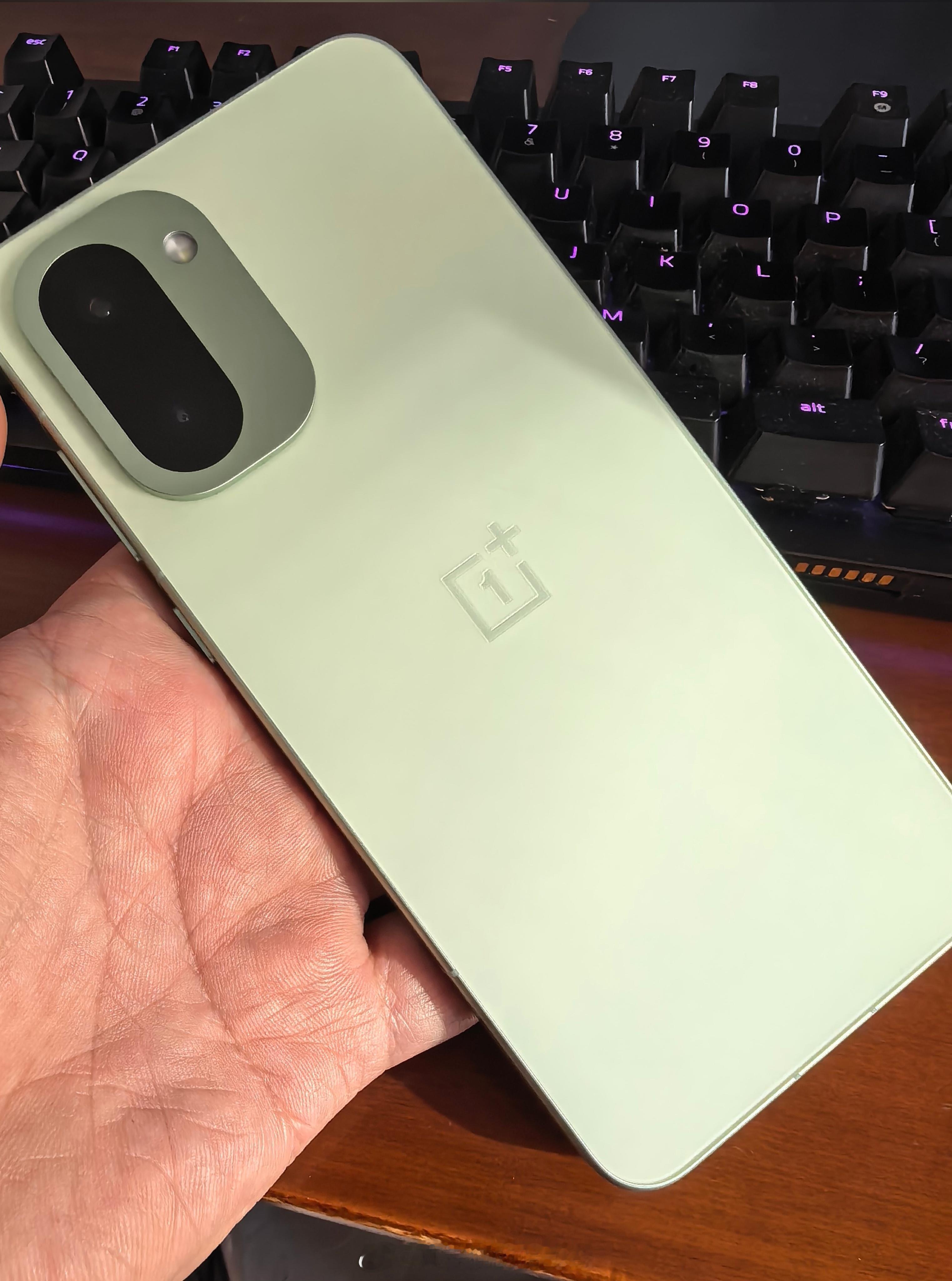 这两天用一加Ace6T，这手机总给我一种更有质感的XX的感觉。像XX是说走的也