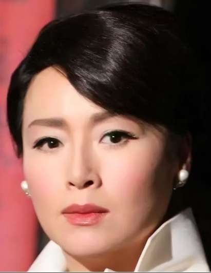 ☁1984年，26岁的恬妞嫁给了印尼富豪，结婚当晚，她才知道老公已经有了一