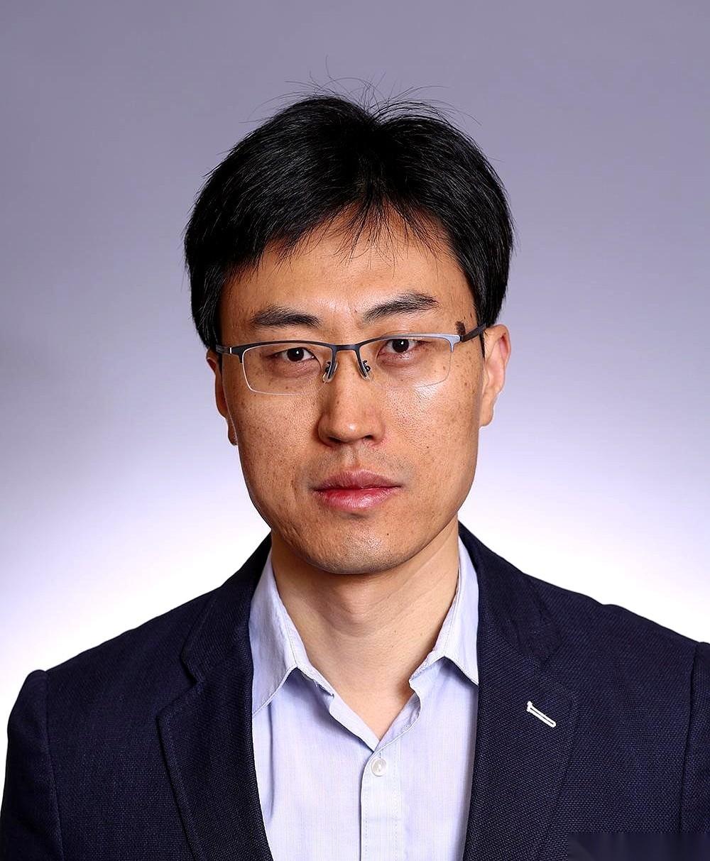 关于清华毕业生赵通在海外智库议论中国核武的事，成了全网的火药桶。南京大学教师汤
