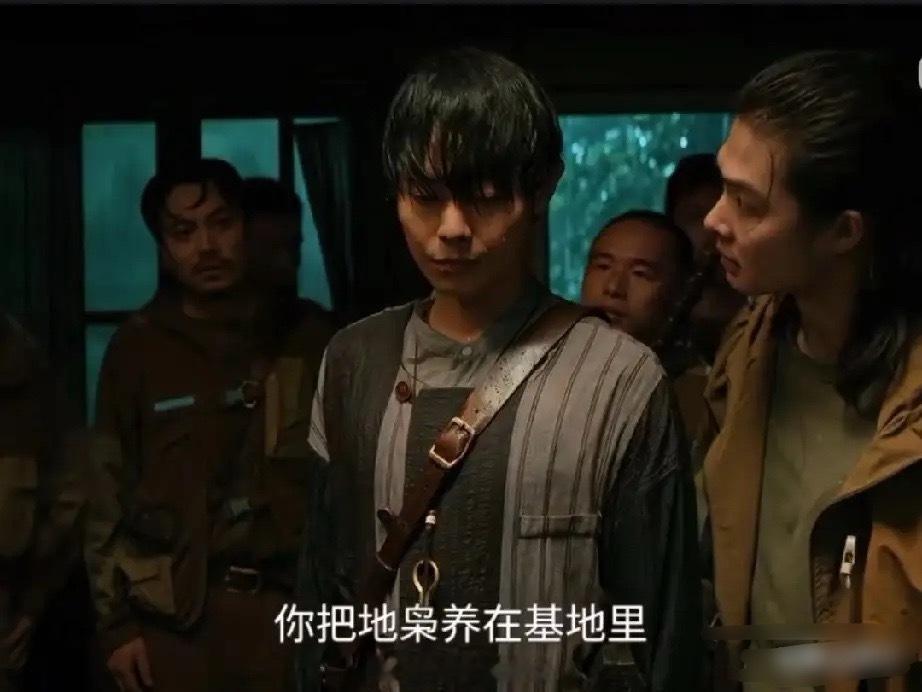 《枭起青壤》邢深养那只地枭也不算私自，这只地枭是20年前的南山猎人巡山时抓捕的抓