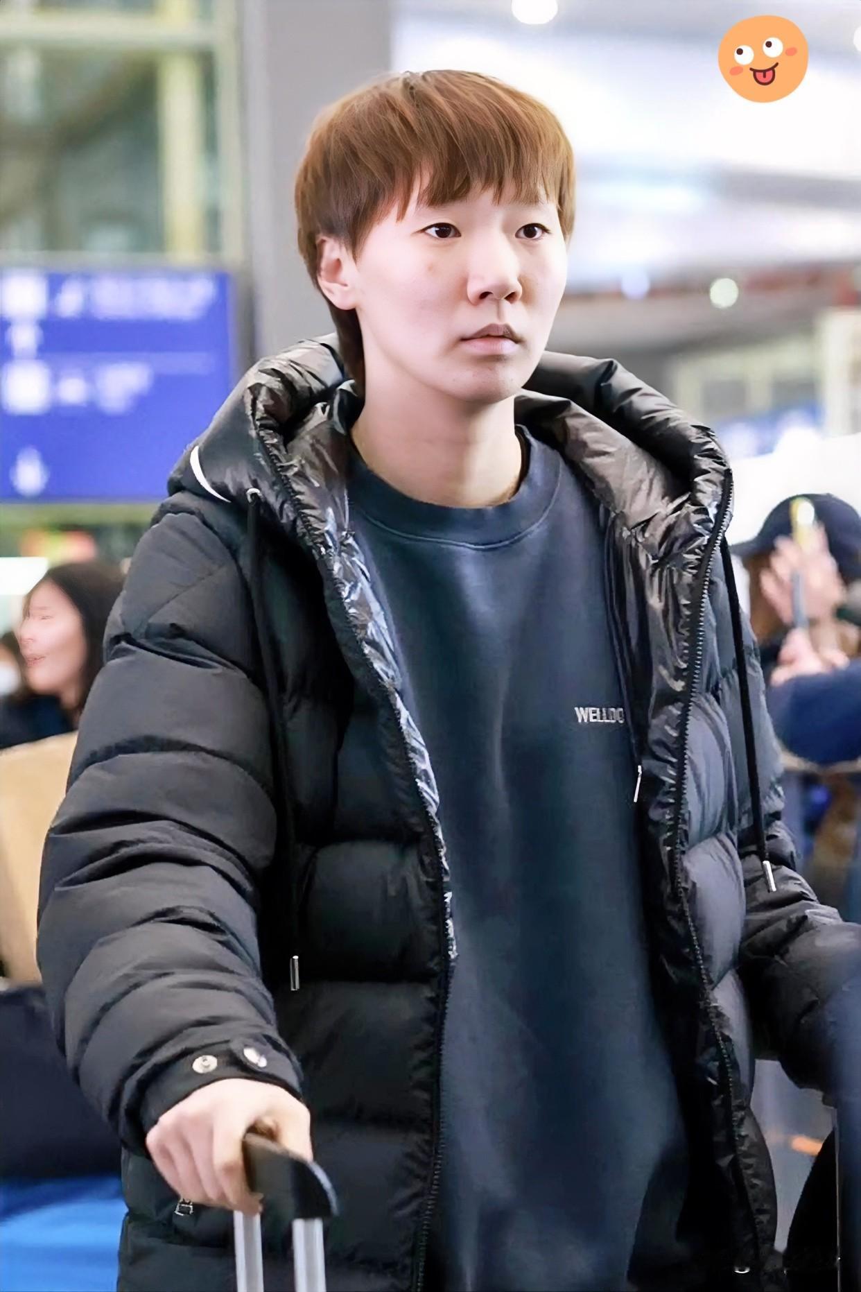 [红脸笑]看王曼昱这过年的架势，我是真有点眼红了。爸妈大老