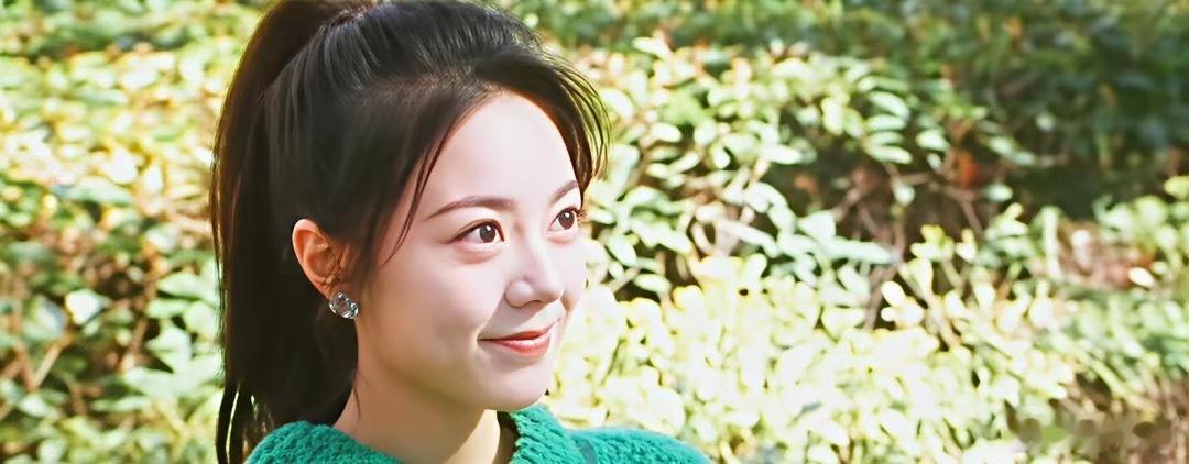 腾讯用力推的新剧，爱奇艺默默打开了自己的武器库。《骄阳似我》首周播放量没进前三，