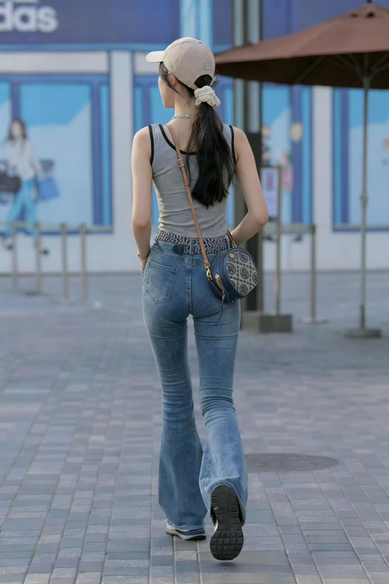 青春的“背景”