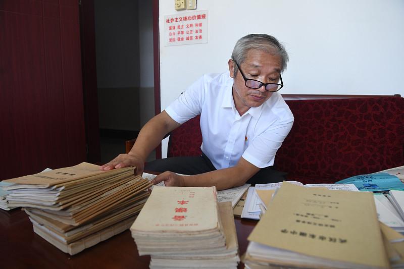 45岁教师转岗，能去哪？实话是：去处有限，但并非无路。45岁是个尴尬的坎。多