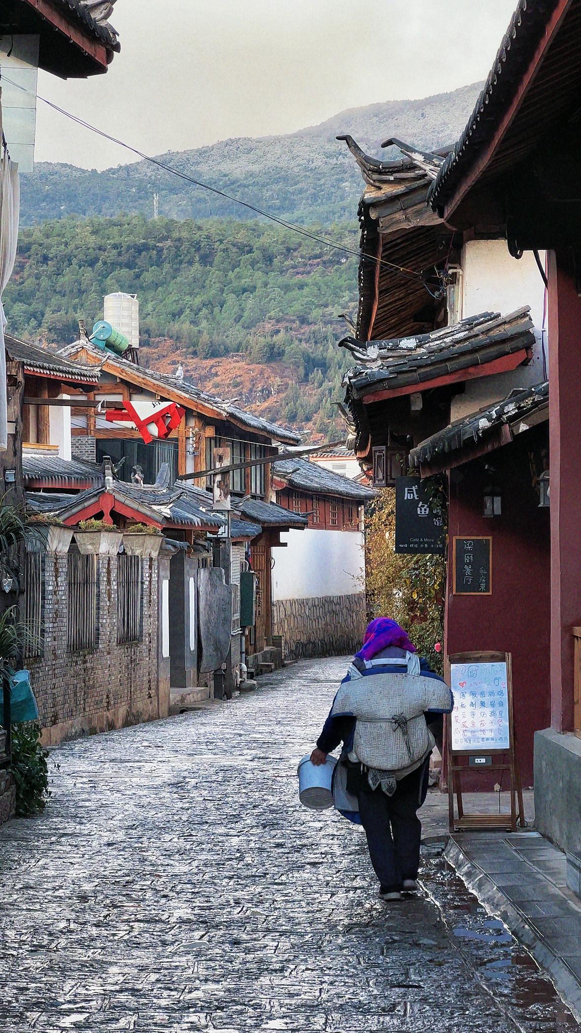 🏅来白沙玩，记得这几个必打卡：1.🏠清晨漫步古镇，感受纳西族老奶奶的慢生活