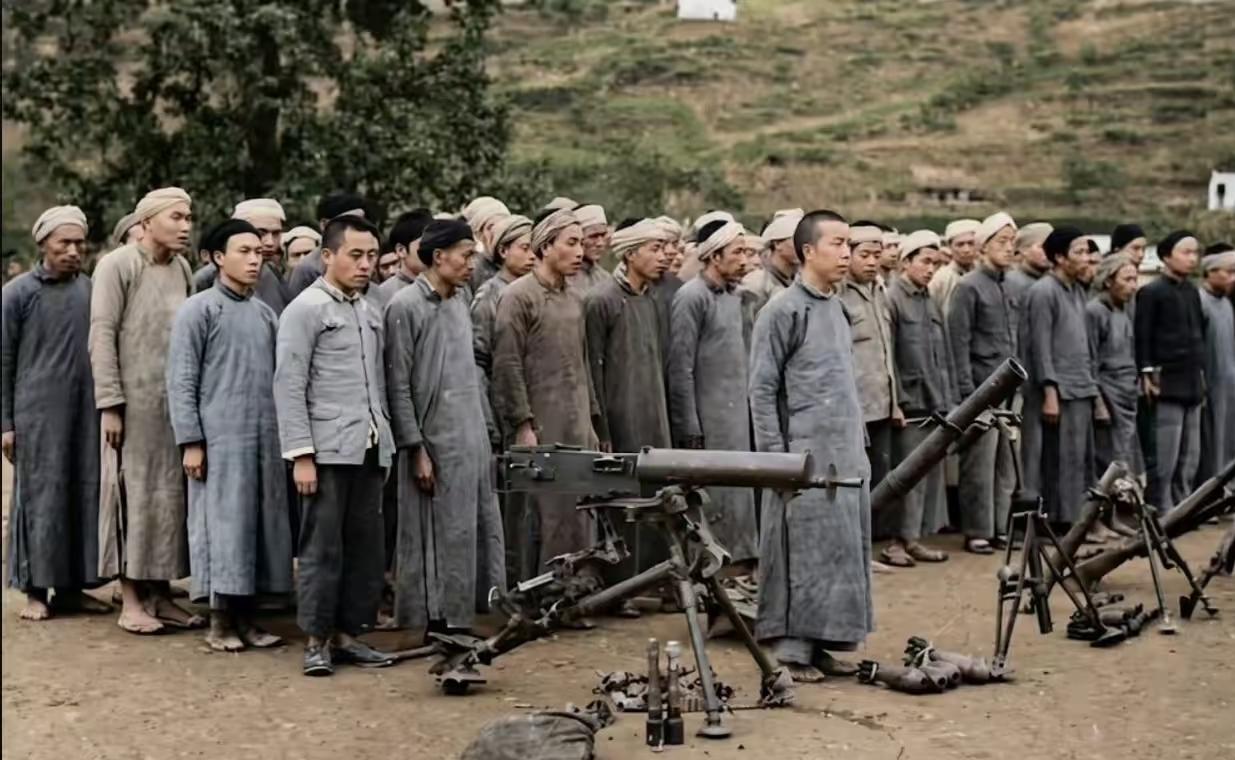 1950年底，在川黔湘鄂四省交界的深山，一群土匪向我军投降。这支土匪武装，号称所