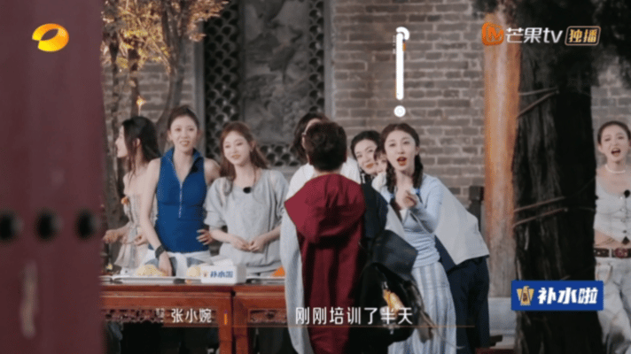 蒋一侨答案都喂嘴里都能答错看蒋一侨的反应，真是笑死我了！明明知道答案了，规则却
