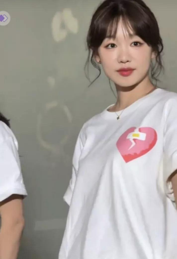 家人们谁懂啊！徐梦洁路演路透简直杀疯了！高清怼脸镜头下，五官精致得挑不出一丝瑕疵