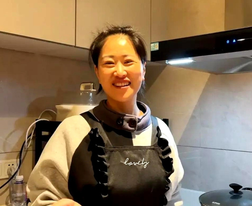 一位保姆在雇主家上岗五分钟就辞退。原来，这位保姆和雇主说好去照顾家里的老人，