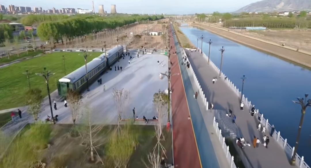 分享你的手机随拍山西侯马的“浍河湿地公园”建设初见端倪！有人问公园里放两节绿皮火