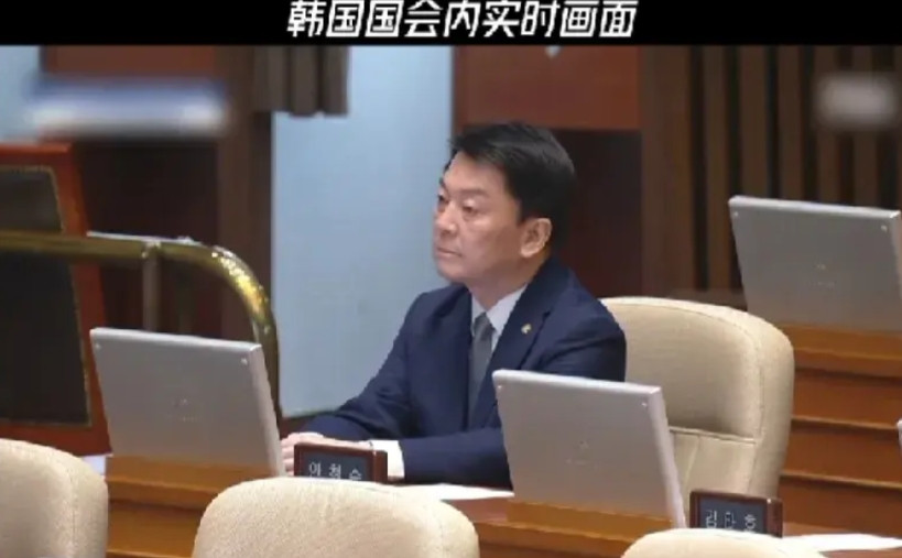 <em>安哲秀</em>议员，有想法、很个性！尹锡悦弹劾案，投票前，执政党108人，走了107人，