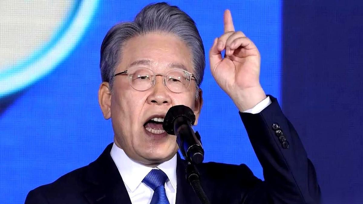 韩国政坛这出戏，主角不是人，是一份“特检法案”。一上场，就在国会砸出一个深坑：