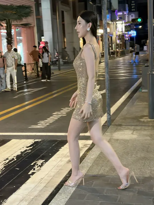 氛围感拉满的穿搭 时尚街拍夜拍